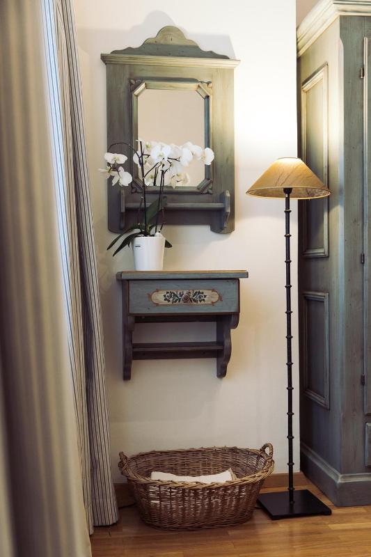 One-Bedroom Apartment image 4