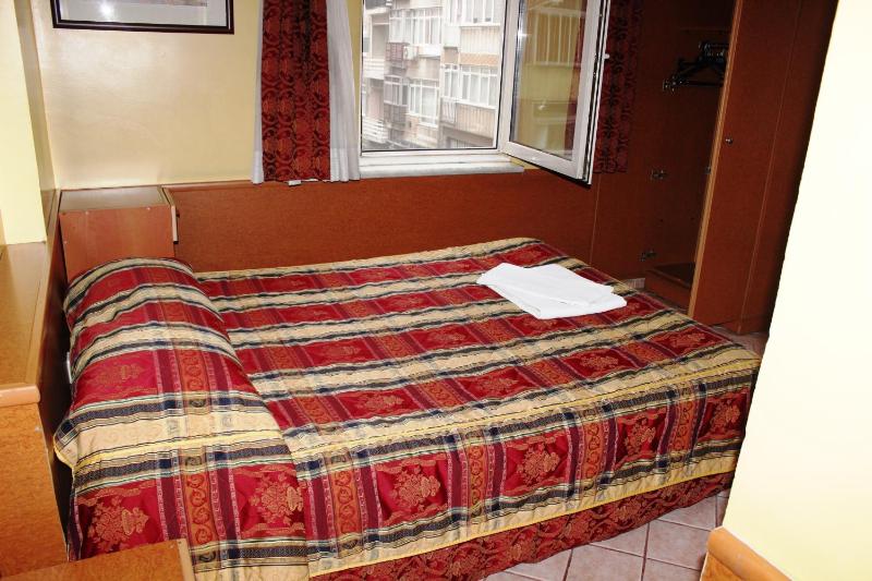 Large Double Room image 2