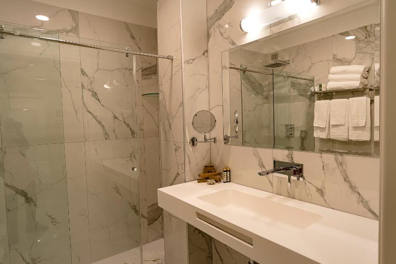 Superior Triple Room image 3