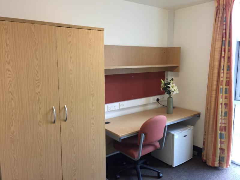Single Room with Private Bathroom image 2
