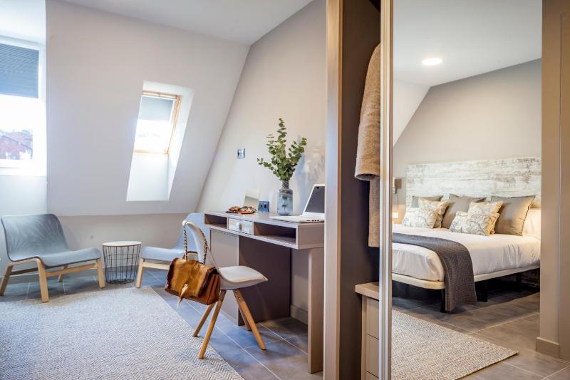 Double Room (no kitchen) image 4