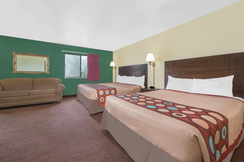 Queen Room with Two Queen Beds -  Smoking image 1