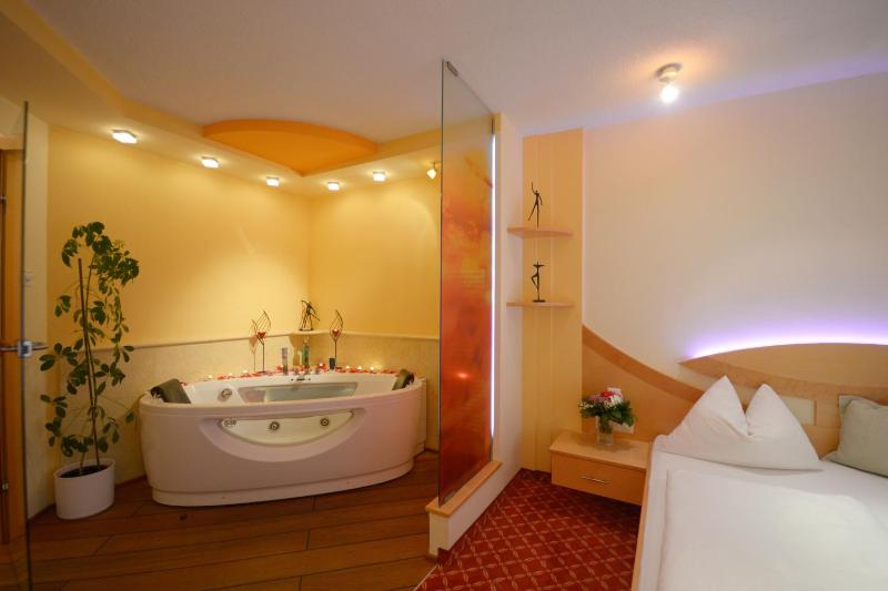 Deluxe Double Room image 4