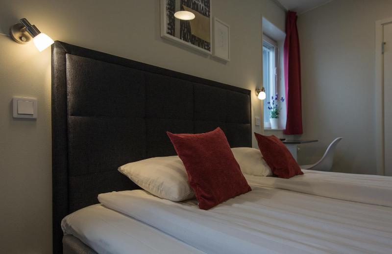 Standard Double or Twin Room image 2