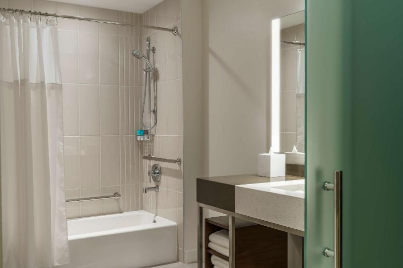 King Room with Accessible Tub - Disability Access image 2