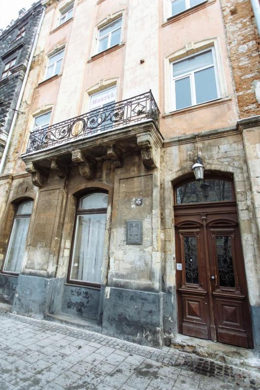 Apartment near Museum - image 15