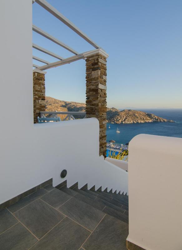 Deluxe Double Room with Sea View image 4