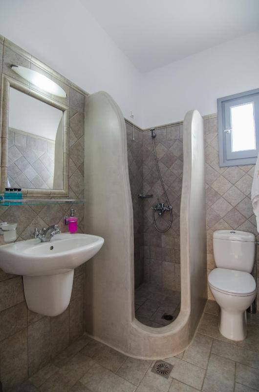 Double or Twin Room with Sea View image 4