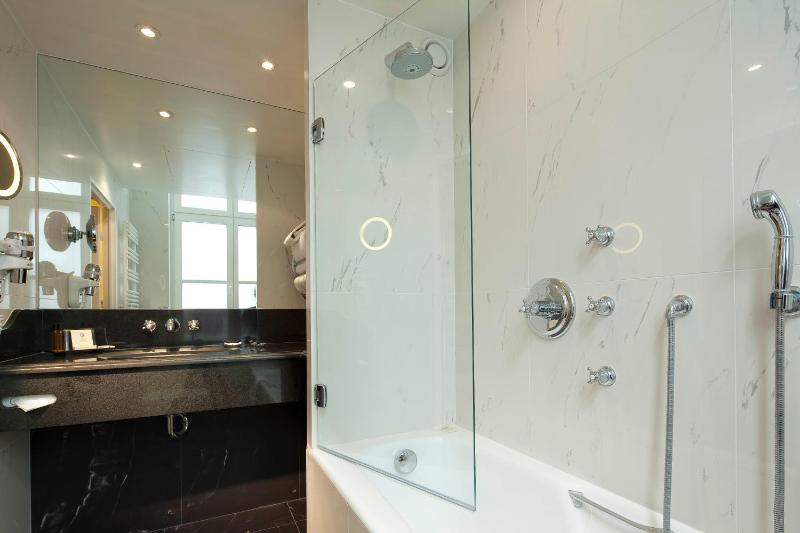 Executive Room image 2