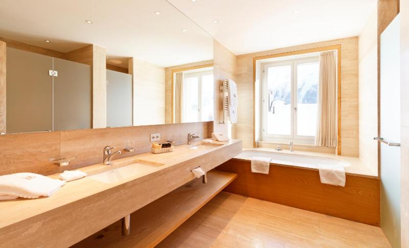 Deluxe Suite image 4