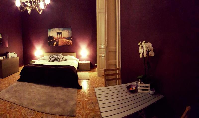 Deluxe Double Room with Balcony image 2