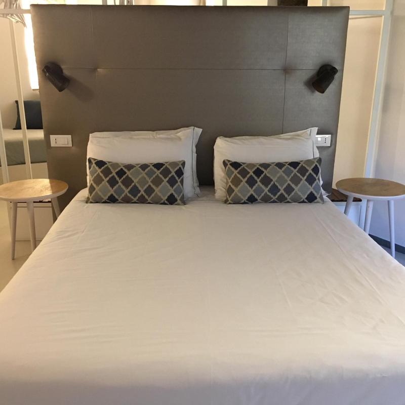 Deluxe Family Suite image 3