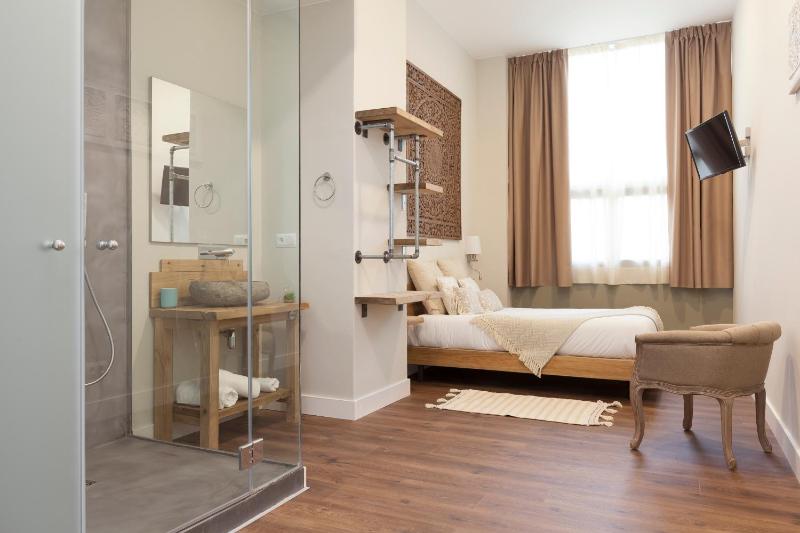 Double Room with Garden View image 4
