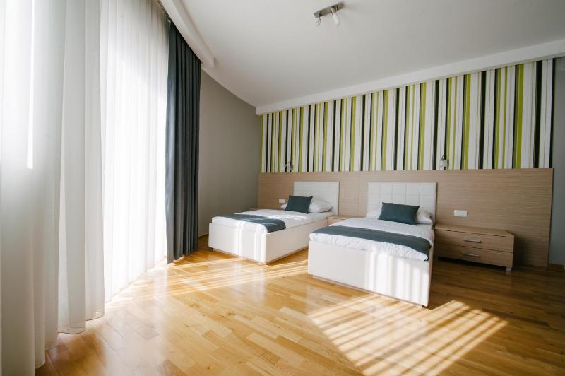 Twin Room with Mountain View image 1