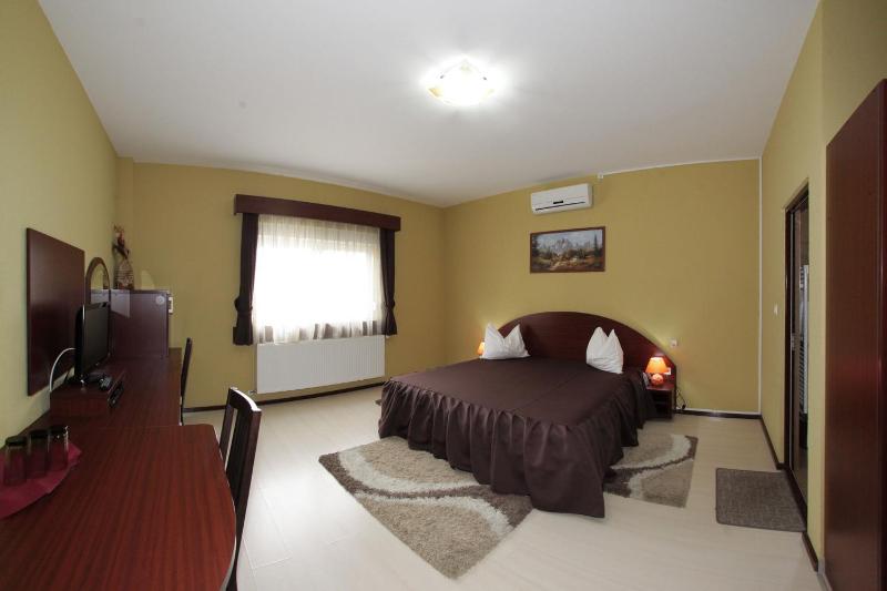 Double Room image 4