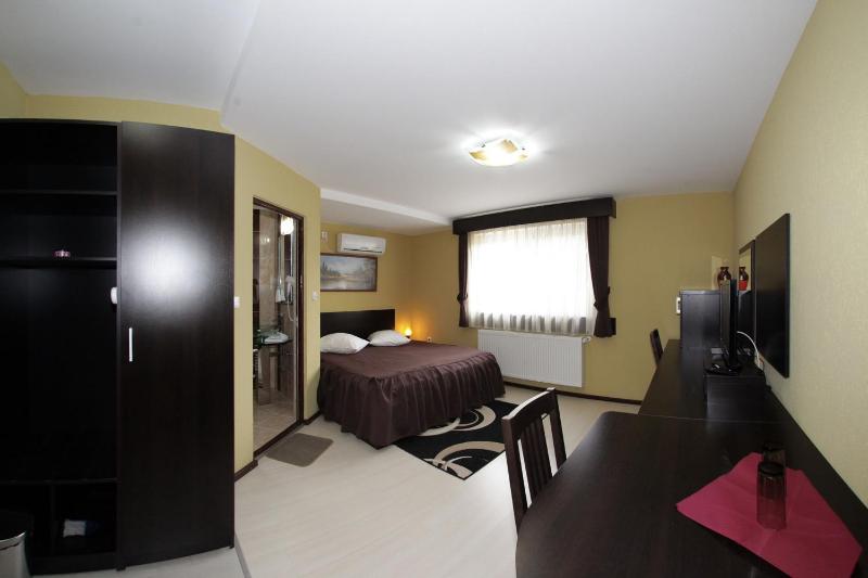 Double Room image 3