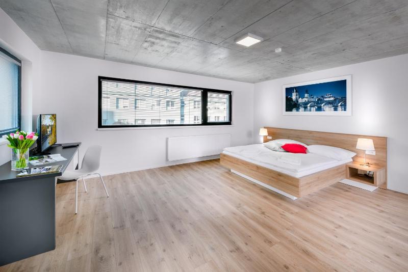 Executive Studio image 4