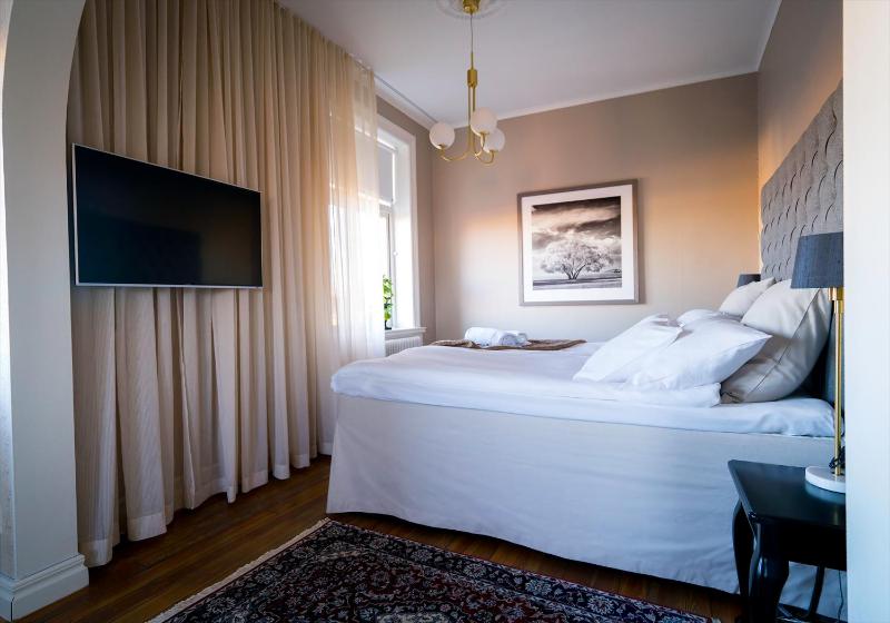 Premium Twin Room with Sea View image 4