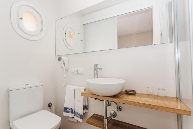 Quadruple Room (2 Adults + 2 Children) image 3