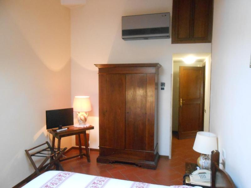 Economy Double Room image 3
