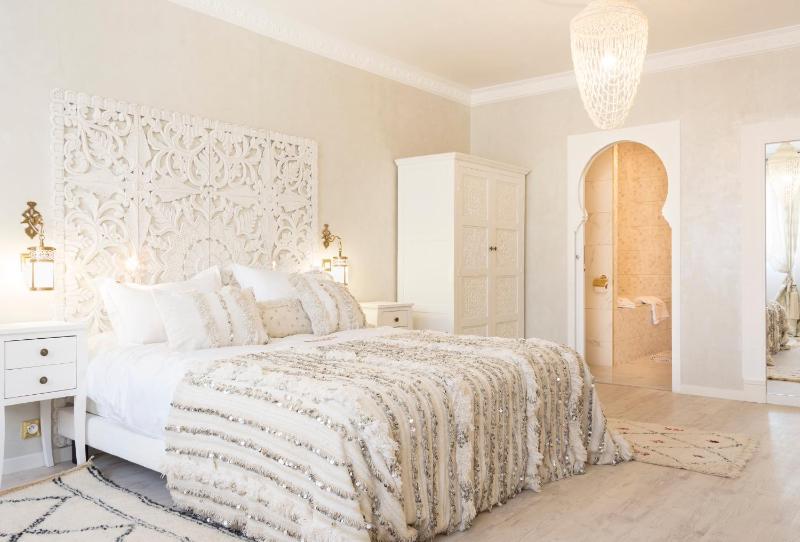 Deluxe Double Room image 2