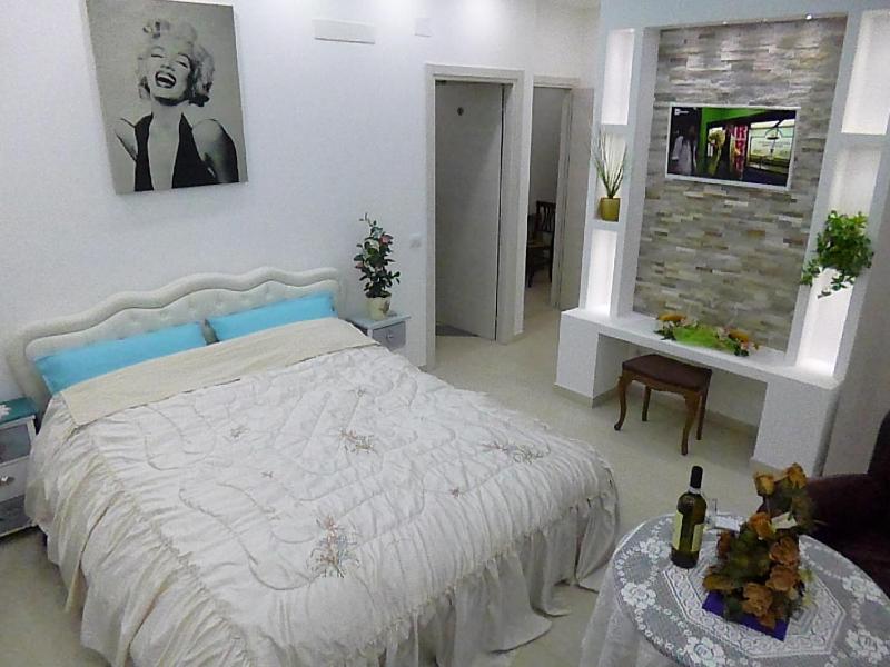Monaco Rooms - image 13