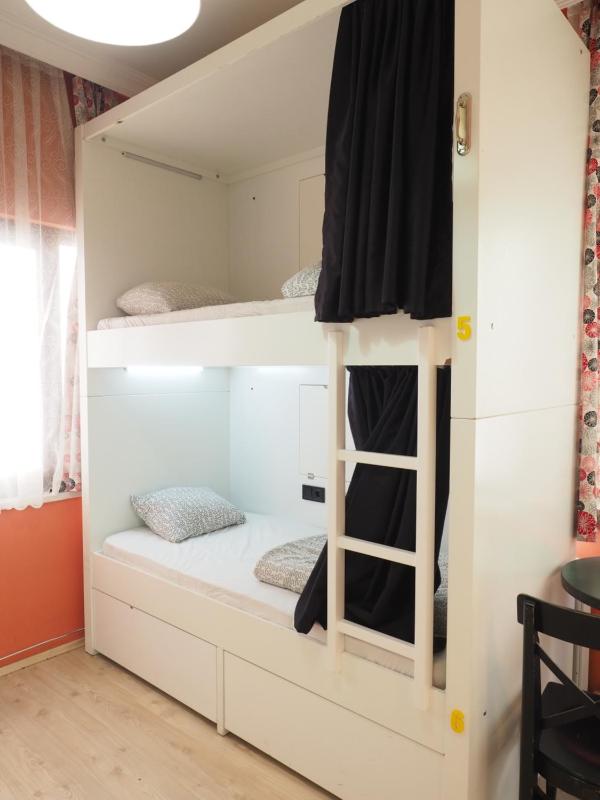 Bed in 4-Bed Mixed Dormitory Room image 1