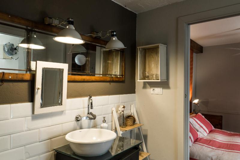 Quadruple Room image 2