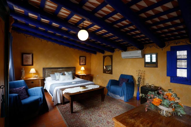 Double Room with Terrace image 4