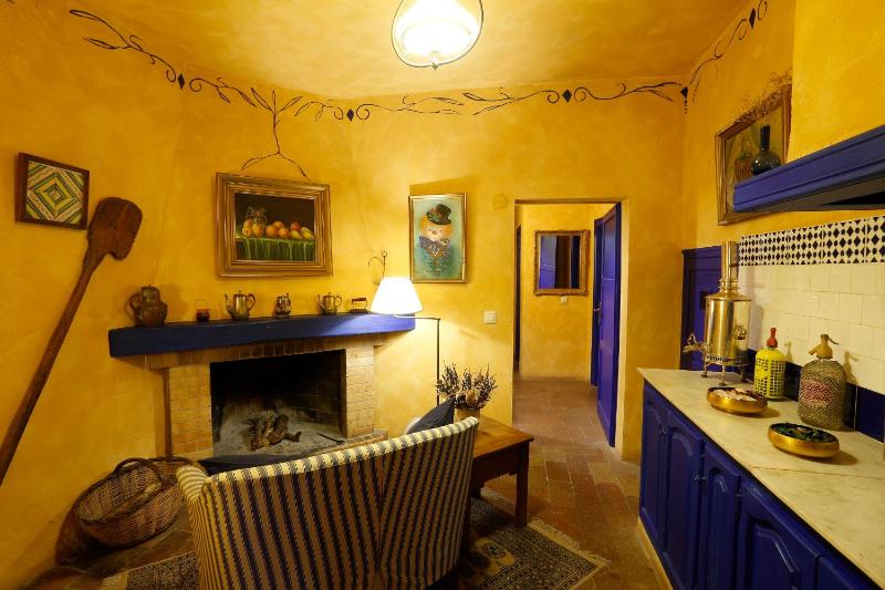 Triple Room with chimney image 2