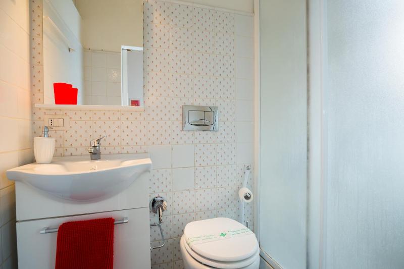 Double Room with Balcony image 4