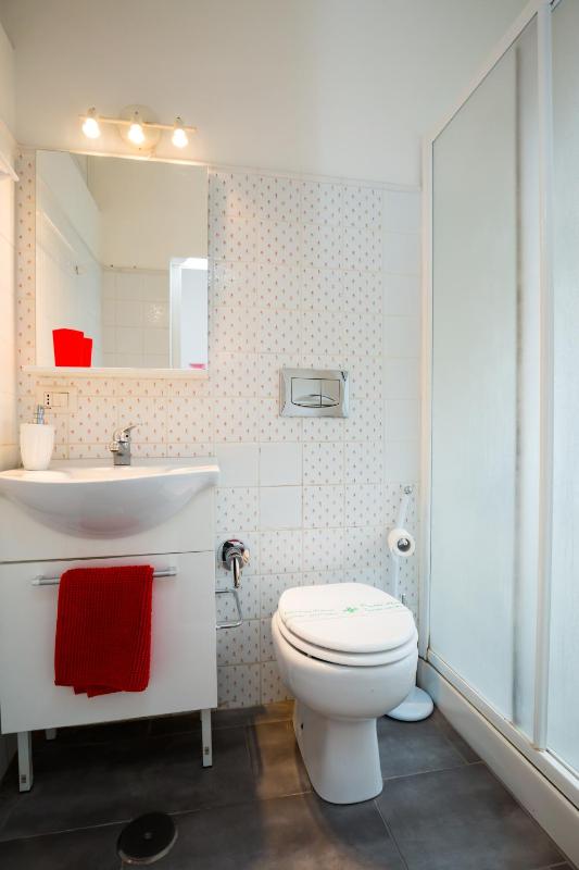 Double Room with Balcony image 3