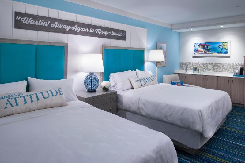 Double Queen Guest Room image 4