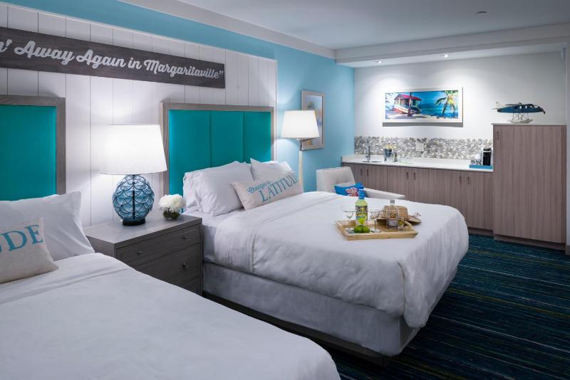 Double Queen Guest Room image 2