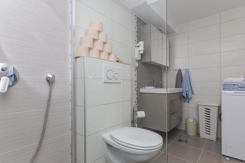 One-Bedroom Apartment with Terrace and Sea View image 2