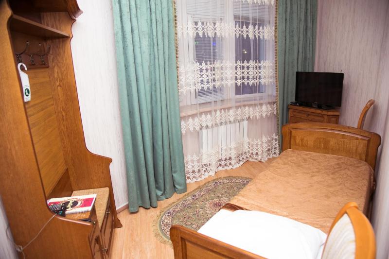 Twin Room image 4