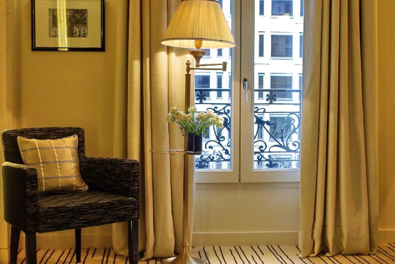 Classic Double Room with City View image 4