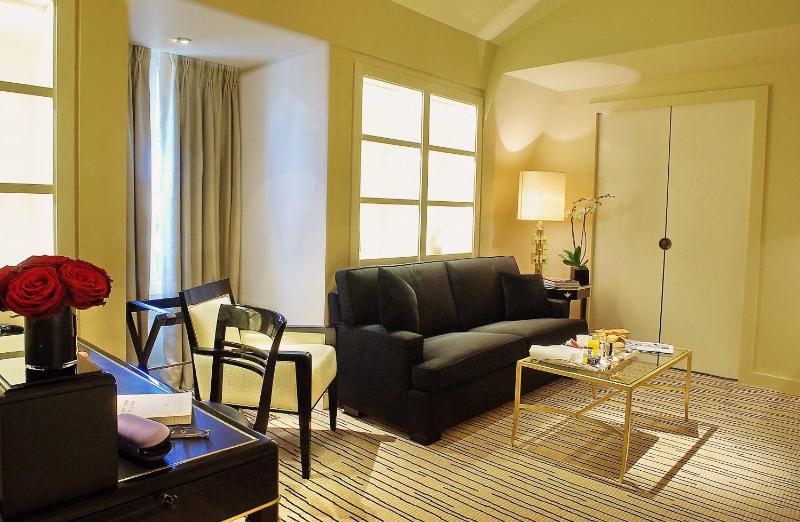 Montaigne Suite image 3