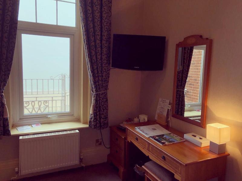 Single Room with Sea View image 2