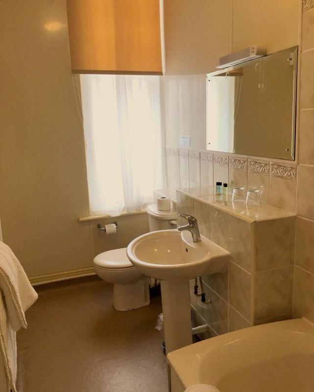 Double Room image 3