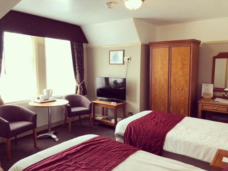 Twin Room image 2