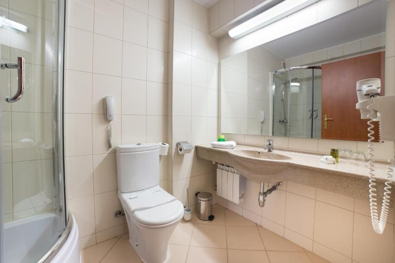 Suite - Non-Smoking image 3