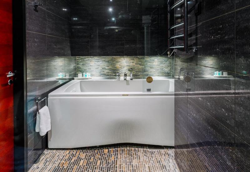 Suite with Spa Access image 4