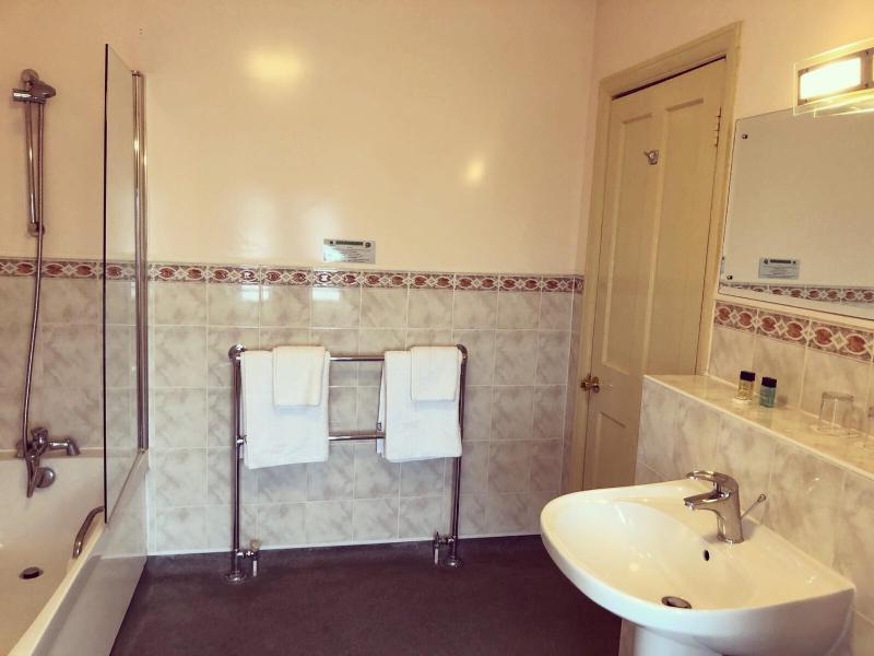 Twin Room image 1