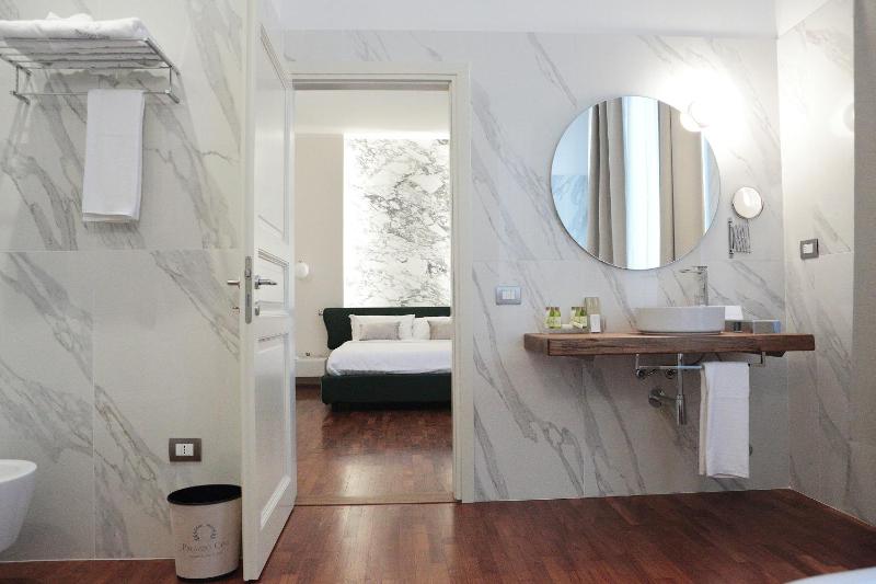 Superior Triple Room with Bath image 4