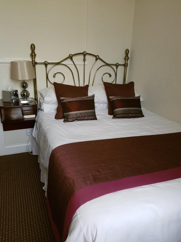 Small Double Room image 4