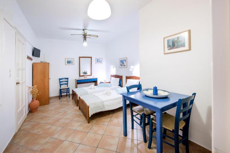 Standard Twin Room with Sea View image 2