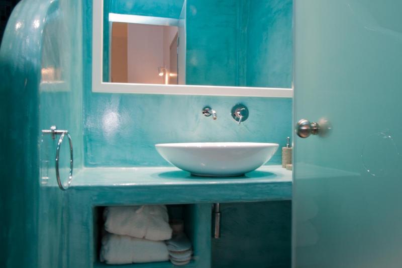  Junior Suite with Caldera View image 3