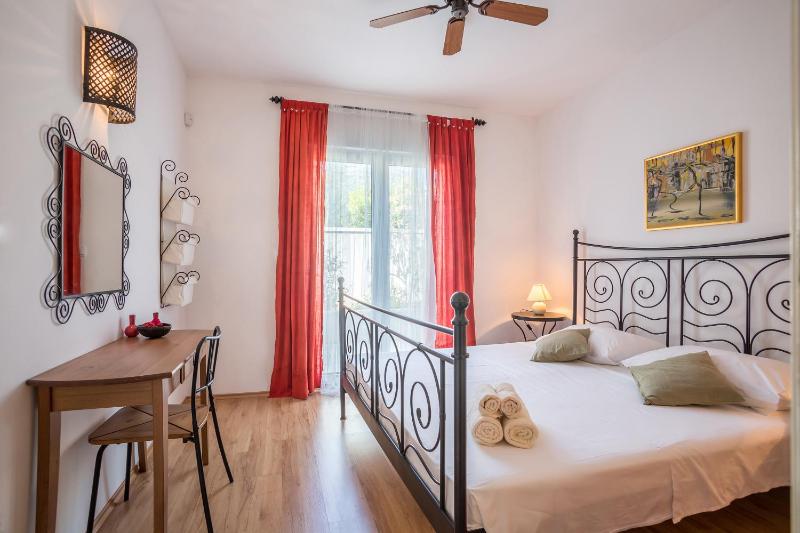 Zlatni Bol Apartments - image 24