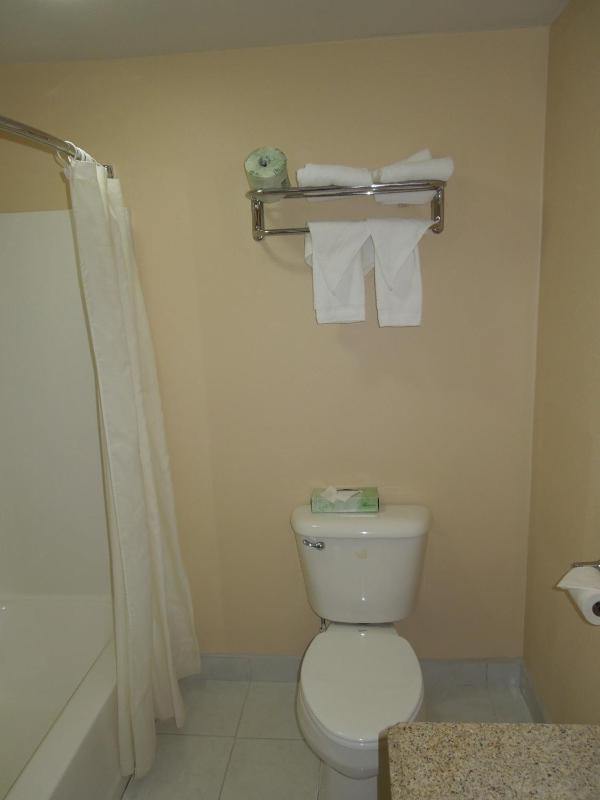 Queen Room - Non-Smoking image 2